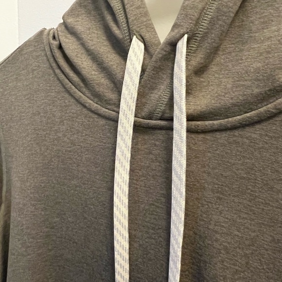 Vuori Halo Essential Hoodie - Picture 2 of 7